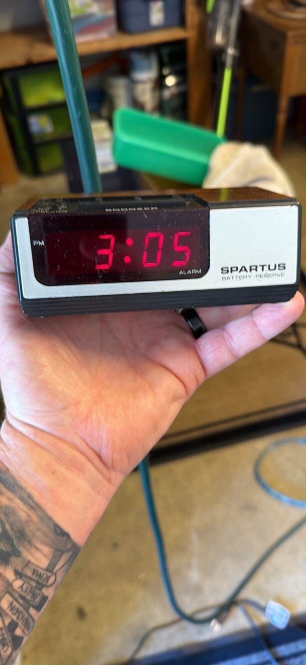 Spartus Polaris 1106 Vintage Digital Alarm Clock Snooze 12-Hour Woodgrain